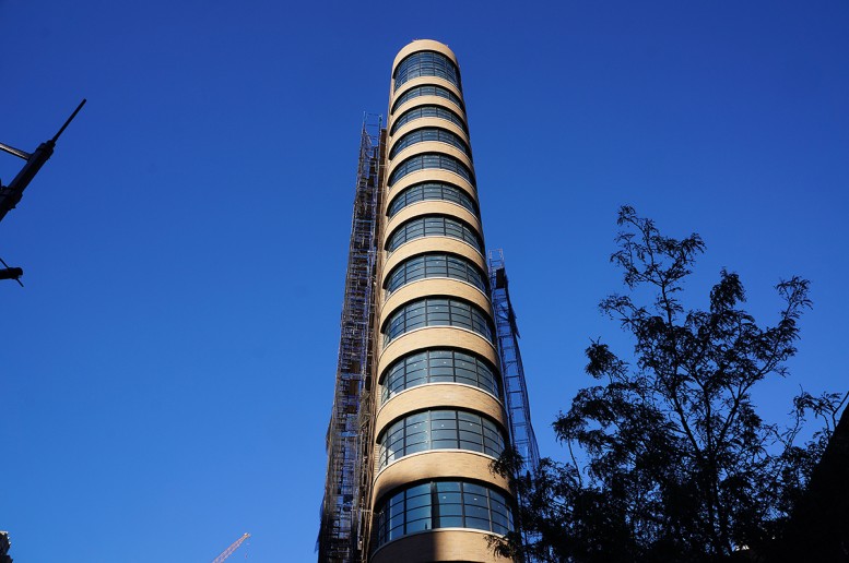 10 Sullivan's curved facade
