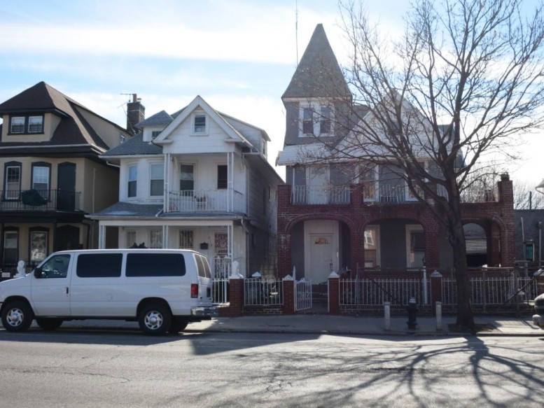 3116 Clarendon Road pictured on the right. photo by Joe Strini for PropertyShark