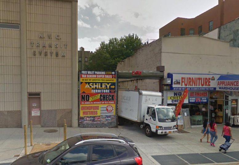 582 East 138th Street