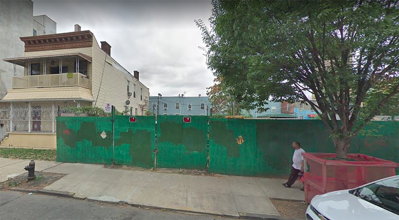 872 Bronx Park South in West Farms, Bronx