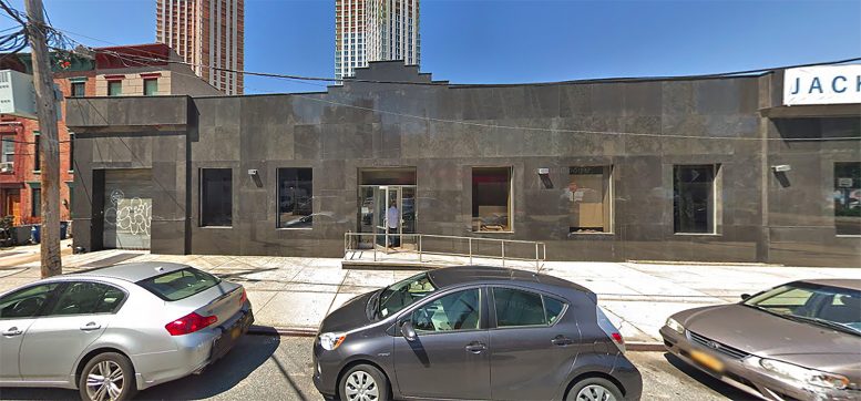 23-20 Jackson Avenue in Long Island City, Queens