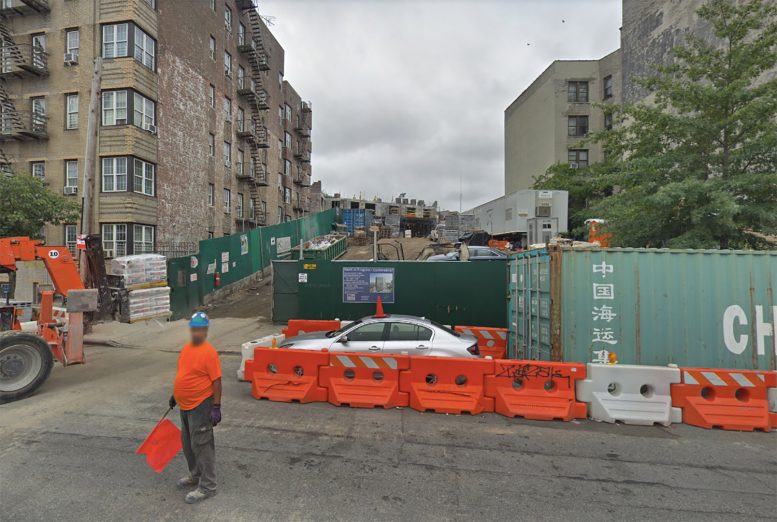 2880 Jerome Avenue in Bedford Park, The Bronx