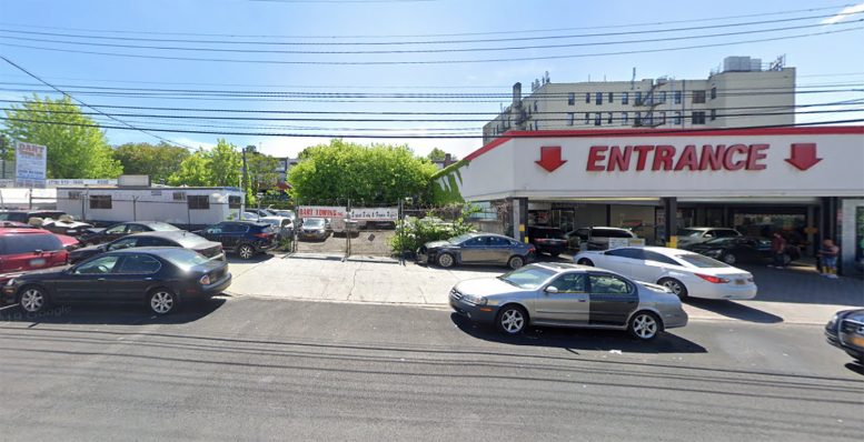 4318 Bronx Boulevard in Wakefield, The Bronx