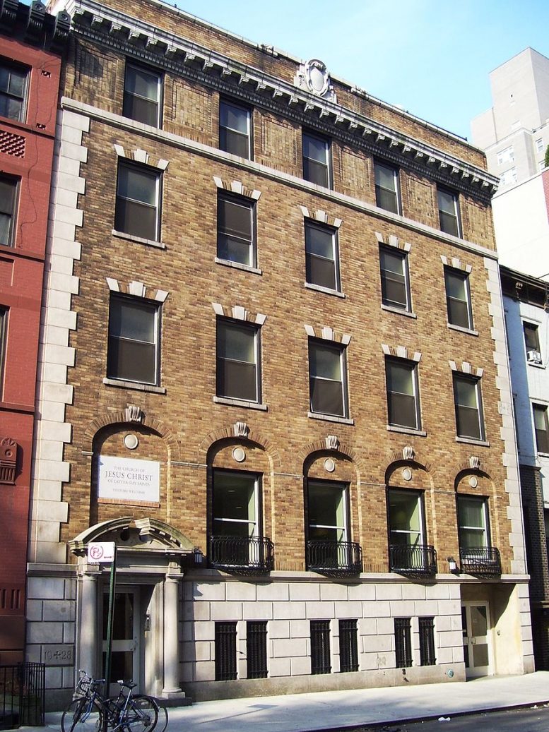 Existing building at 144 West 15th Street - WikiCommons