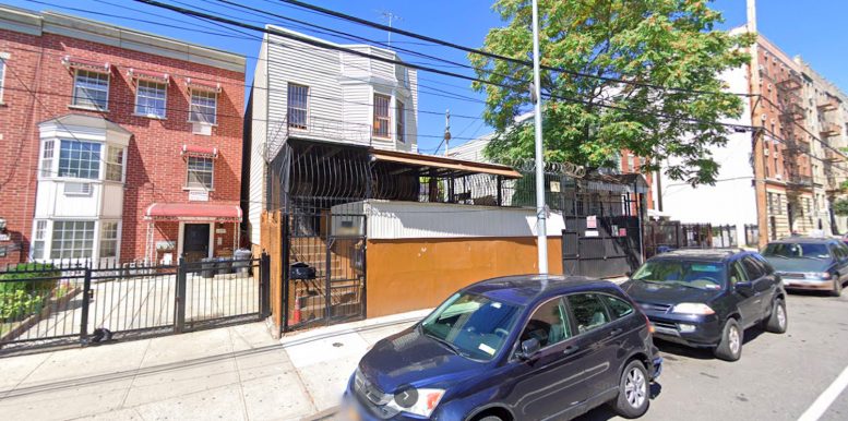 Undeveloped conditions at 1281 Hoe Avenue (via Google Maps)