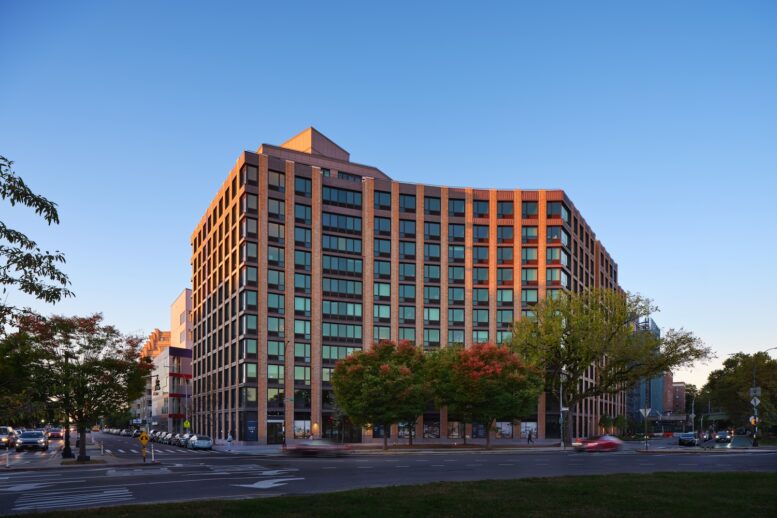 Photograph of 1 Park Point. Credit: Chris Cooper