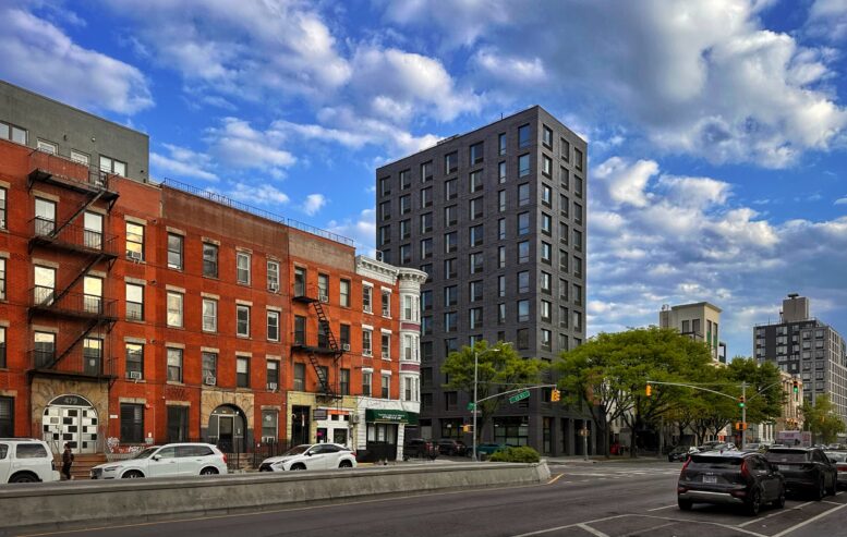 487 4th Avenue. Photo by Michael Young.